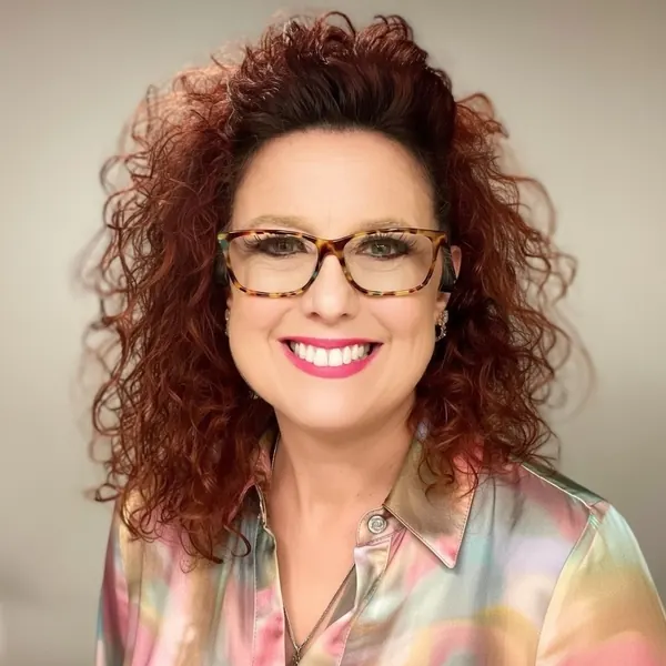 Amy Davis headshot