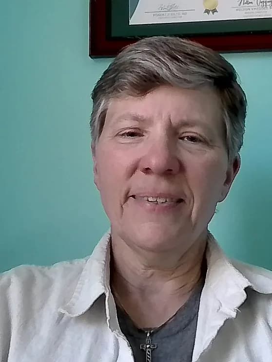 Angela Mullins headshot