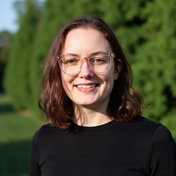 Frances Claire Ruiz headshot
